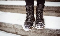 Не придется катиться по льду! Как выбрать обувь на зиму, чтобы не скользила подошва?