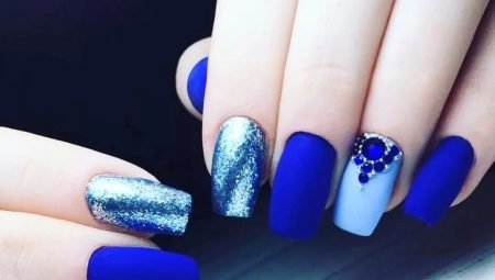 Дизайн ногтей в сине-голубом цвете