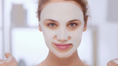 Тканевые маски для лица: что это такое и как ими пользоваться?