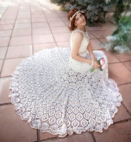 Вязанное свадебное платье со шлейфом крючком